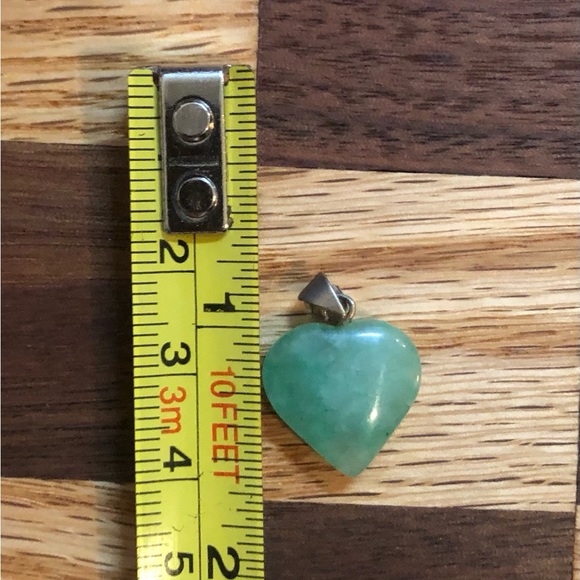 Lovely Little Green Heart Pendant on a silver tone bail. - Picture 5 of 7